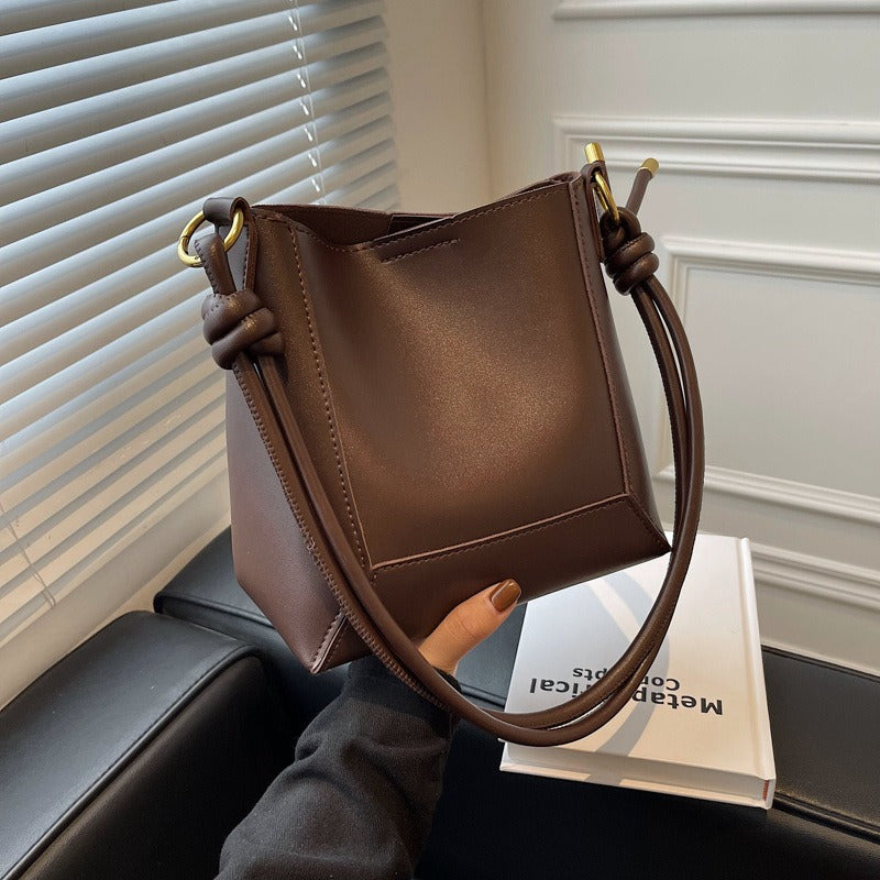 Fashionable Large Capacity Simple One Shoulder Crossbody Bag Retro Texture Bucket Bag Women's Bag - Mammalook