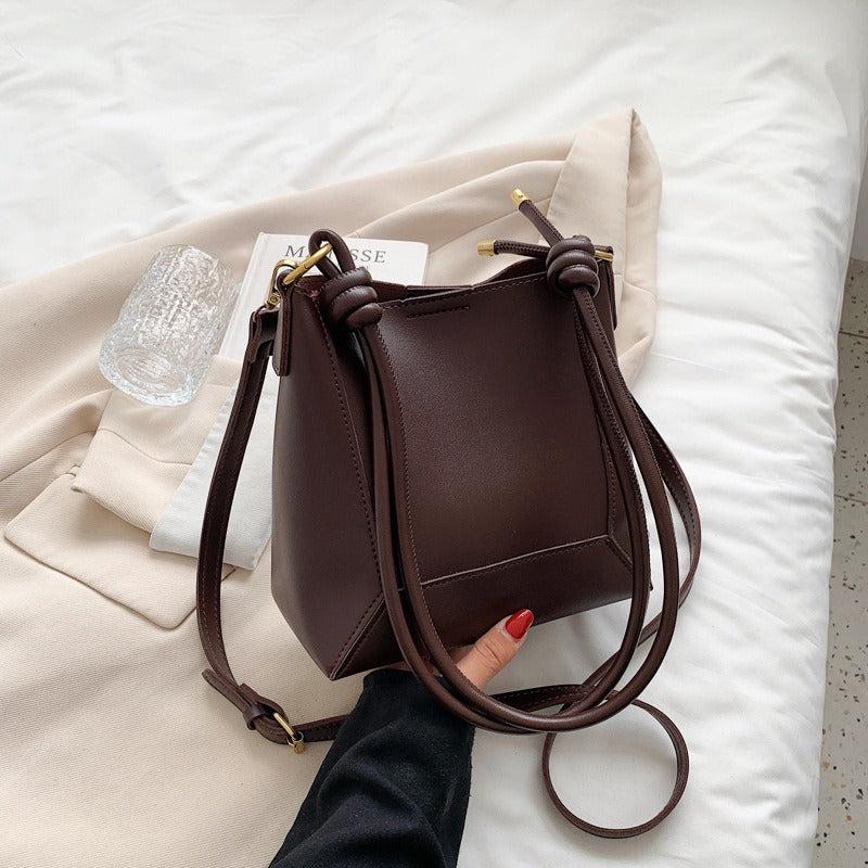 Fashionable Large Capacity Simple One Shoulder Crossbody Bag Retro Texture Bucket Bag Women's Bag - Mammalook